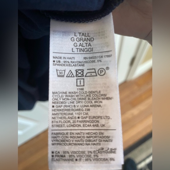 Old Navy L Tall Luxe t-shirt in navy blue. - Picture 4 of 6